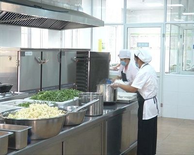 江苏校园安全报告| 青菜用淘米水泡—到两小时,熟食留样24小时…如此“讲究 .