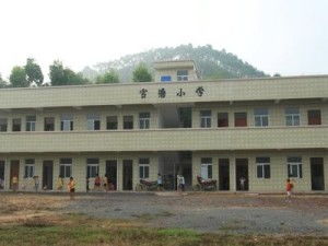 化州市林尘镇官塘小学与丹阳市横塘中心小学的教育特色对比