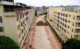 南宁现最牛“钉子房”矗立路中，丹阳横塘小学门前路难通