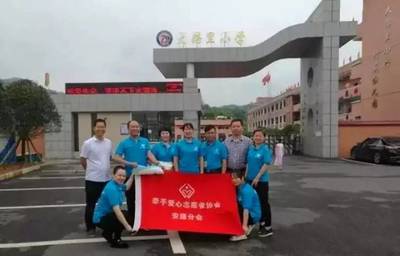 酷暑里的一股清流 志愿者走进丹阳横塘中心小学，共筑安全防线